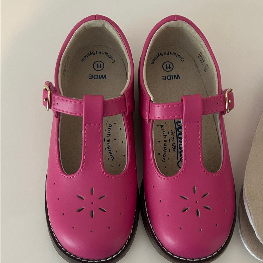 Never worn! Fuchsia Footmates Mary Jane